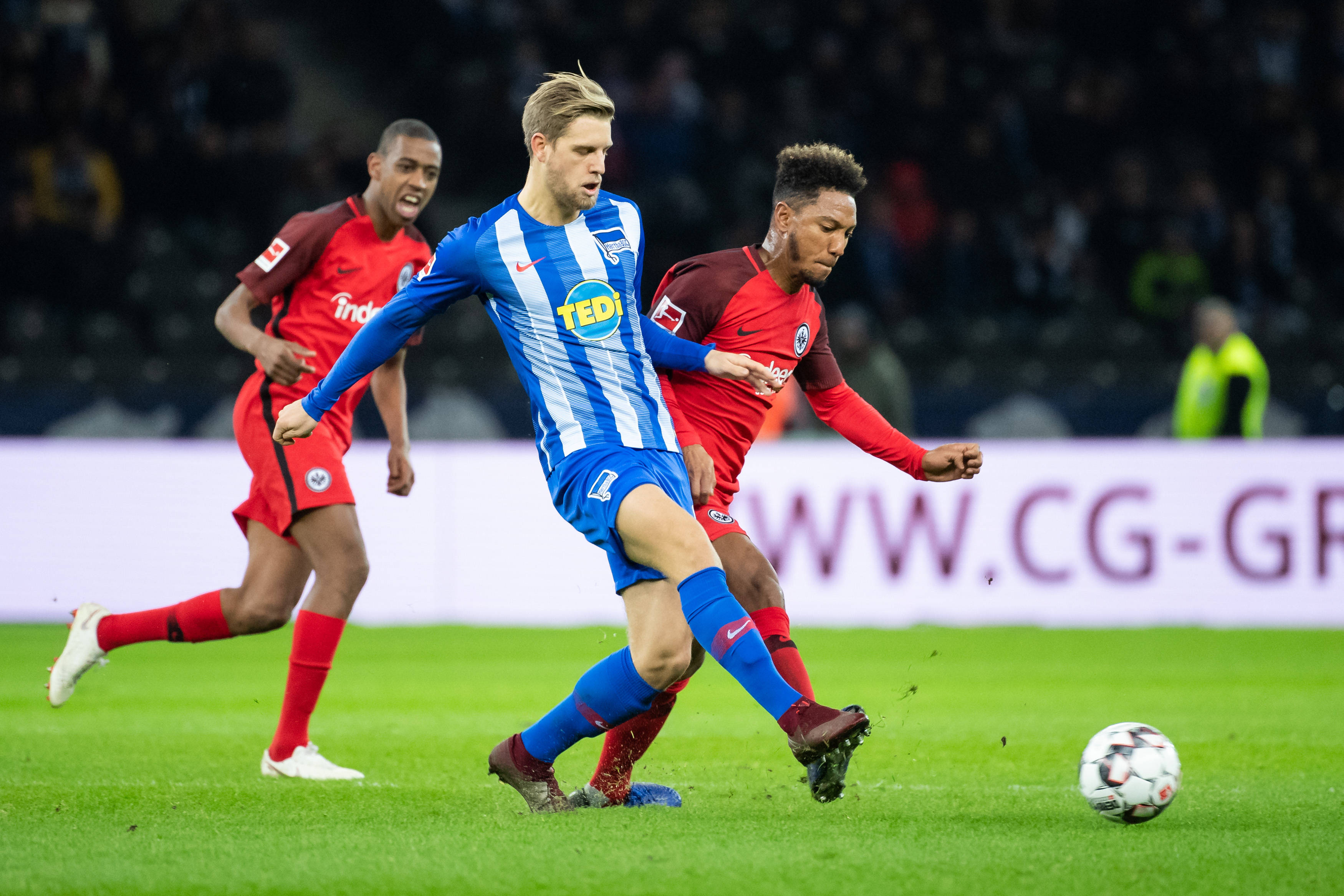 关于沙特阿拉伯球队客场惊险力克对手稳居联赛榜首的信息 关于沙特阿拉伯球队客场惊险力克对手稳居联赛榜首的信息