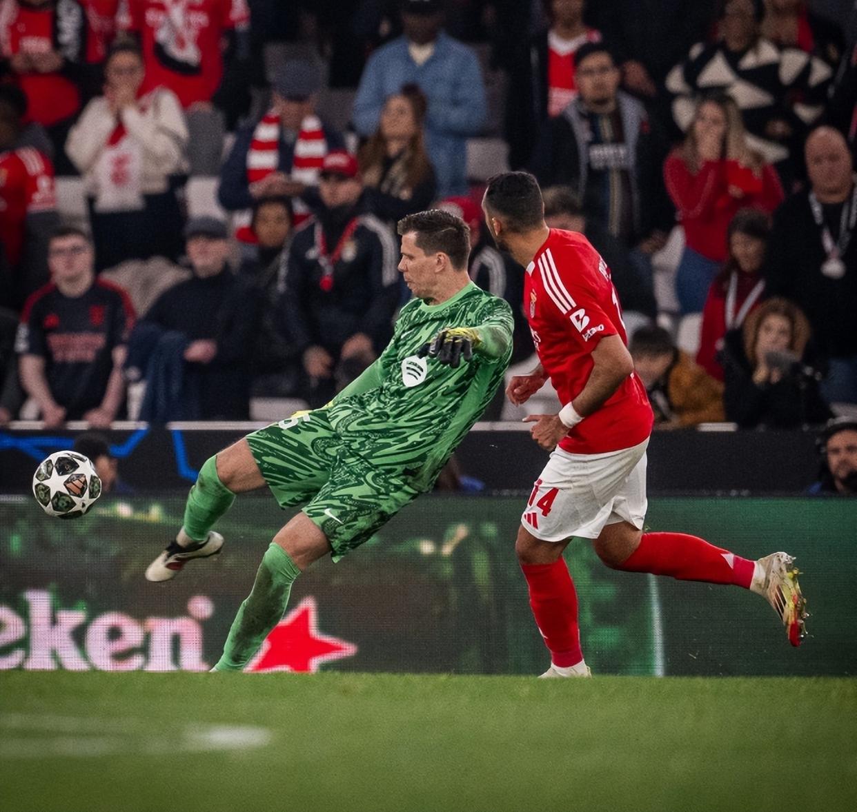 黑白直播nba-包含巴塞罗那门将状态回暖，连续出色表现的词条