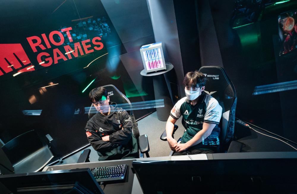 黑白直播网-EDG绝杀BRO,Deft打出惊人五杀半决赛3:0(北京)