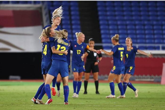 黑白直播-瑞士女足表现亮眼晋级国际比赛四强