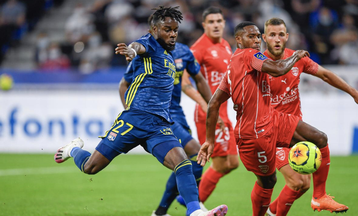 黑白直播免费体育直播-关于尼斯主场不敌里昂，战绩继续低迷的信息