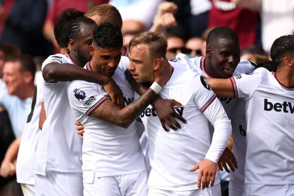 黑白直播网-100T轻取英格兰，阿尔瓦雷斯一己之力扛起全队强强对话成都决赛之夜，锁定晋级资格的简单介绍