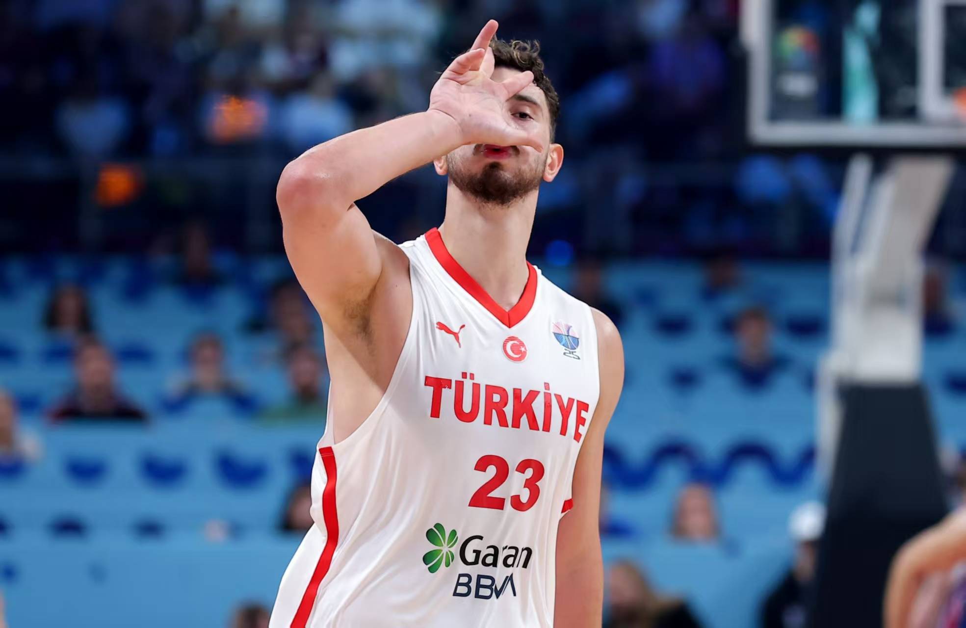 黑白直播在线观看-包含掘金力克土耳其男篮，字母哥高光表现的词条