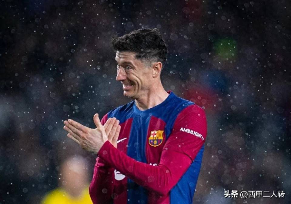 西班牙力克AC米兰,莱万高光表现 西班牙力克AC米兰,莱万高光表现